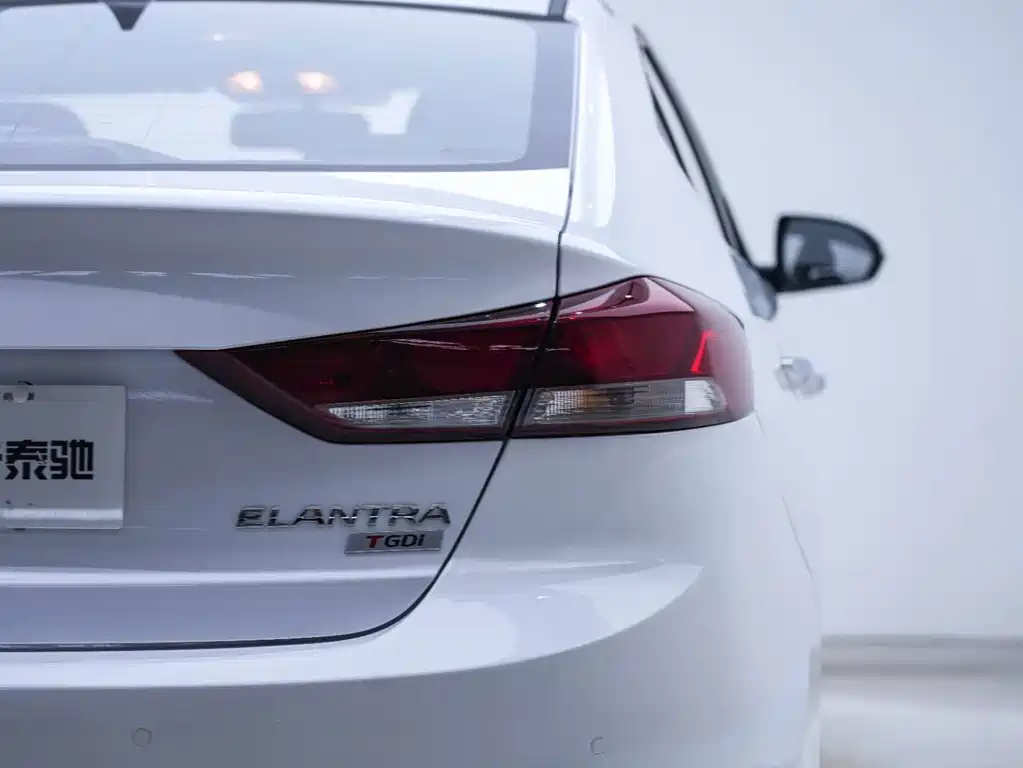 Hyundai Elantra — миниатюра 18