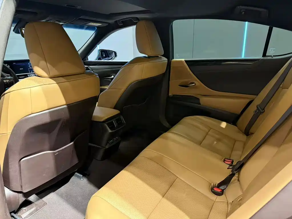 Lexus ES — миниатюра 10