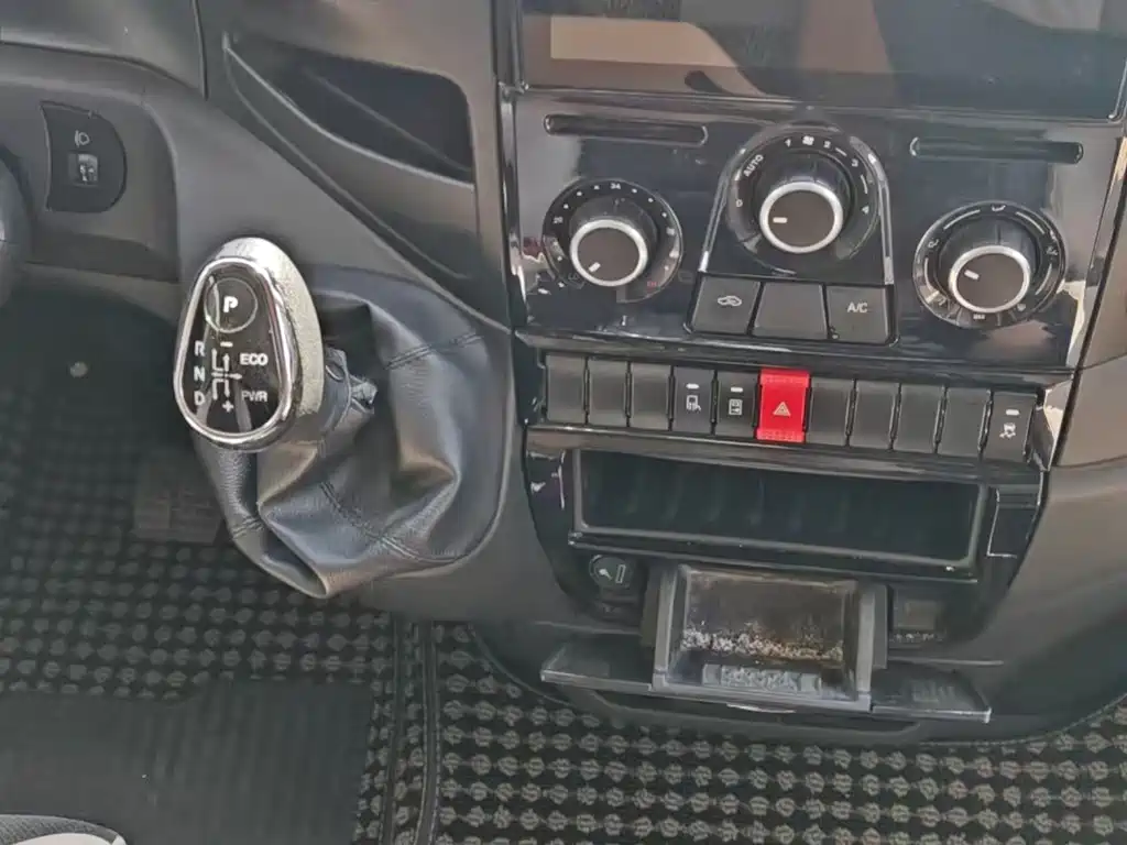 IVECO Ousheng — миниатюра 9