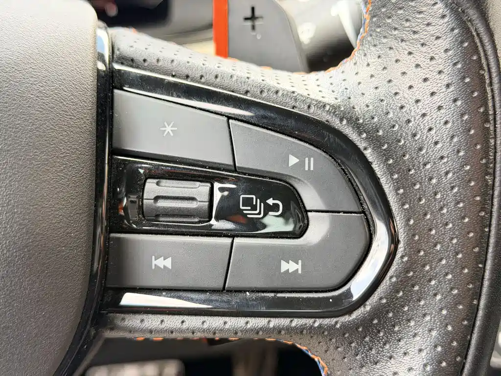 LYNK & CO. 02 HATCHBACK