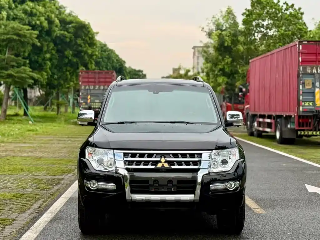 Mitsubishi Pajero (Import) — миниатюра 19