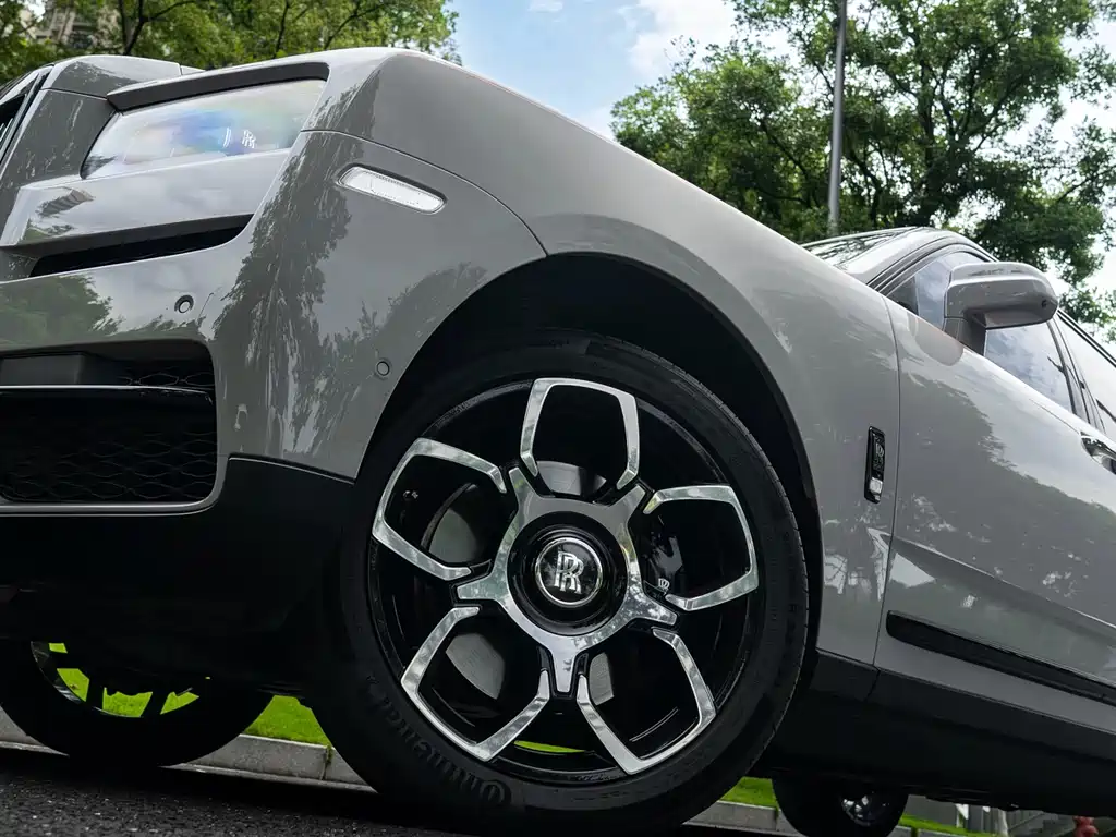 Rolls-Royce Cullinan 2018 мест