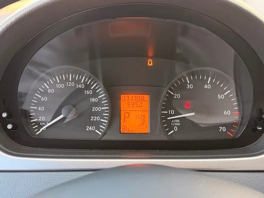 Mercedes-Benz Vito — миниатюра 16