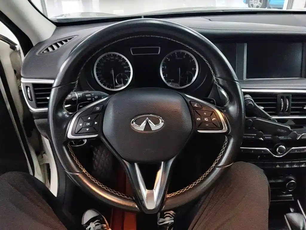 Infiniti QX30 — миниатюра 11