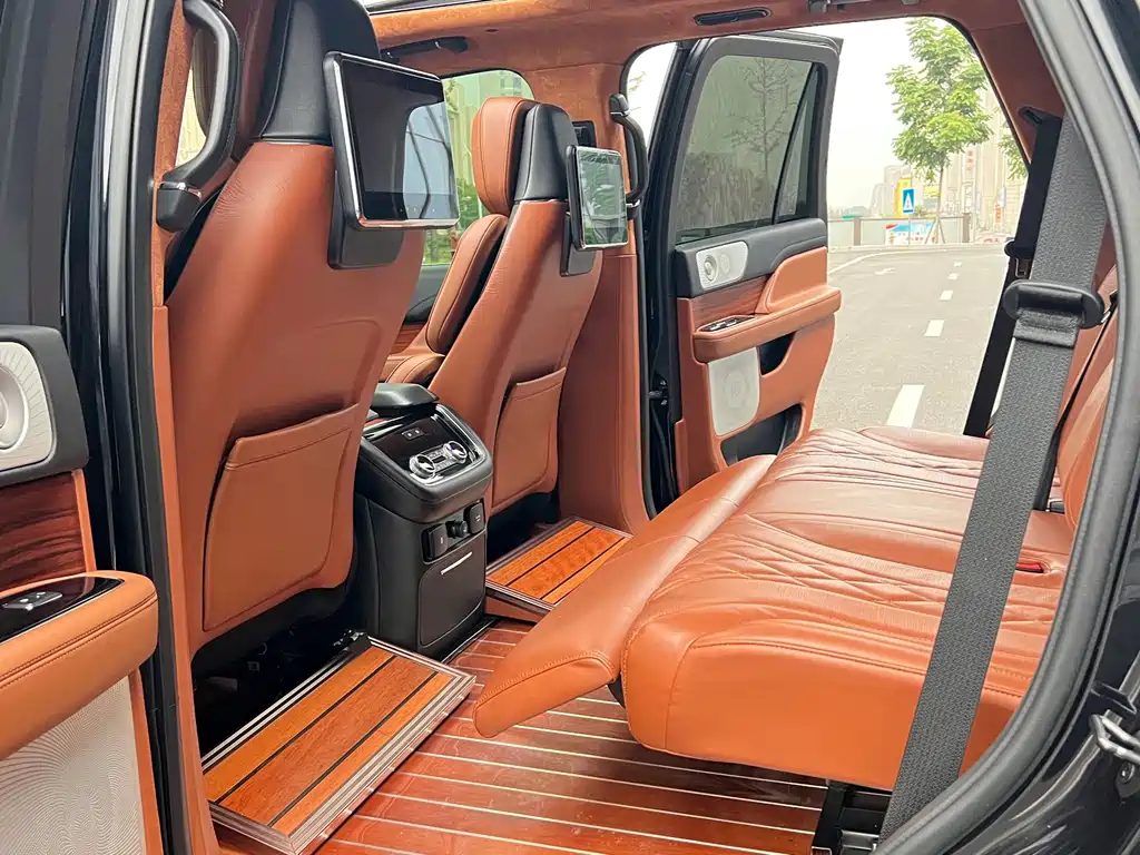 Lincoln Navigator — миниатюра 8