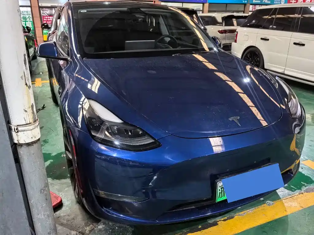 TESLA MODEL Y