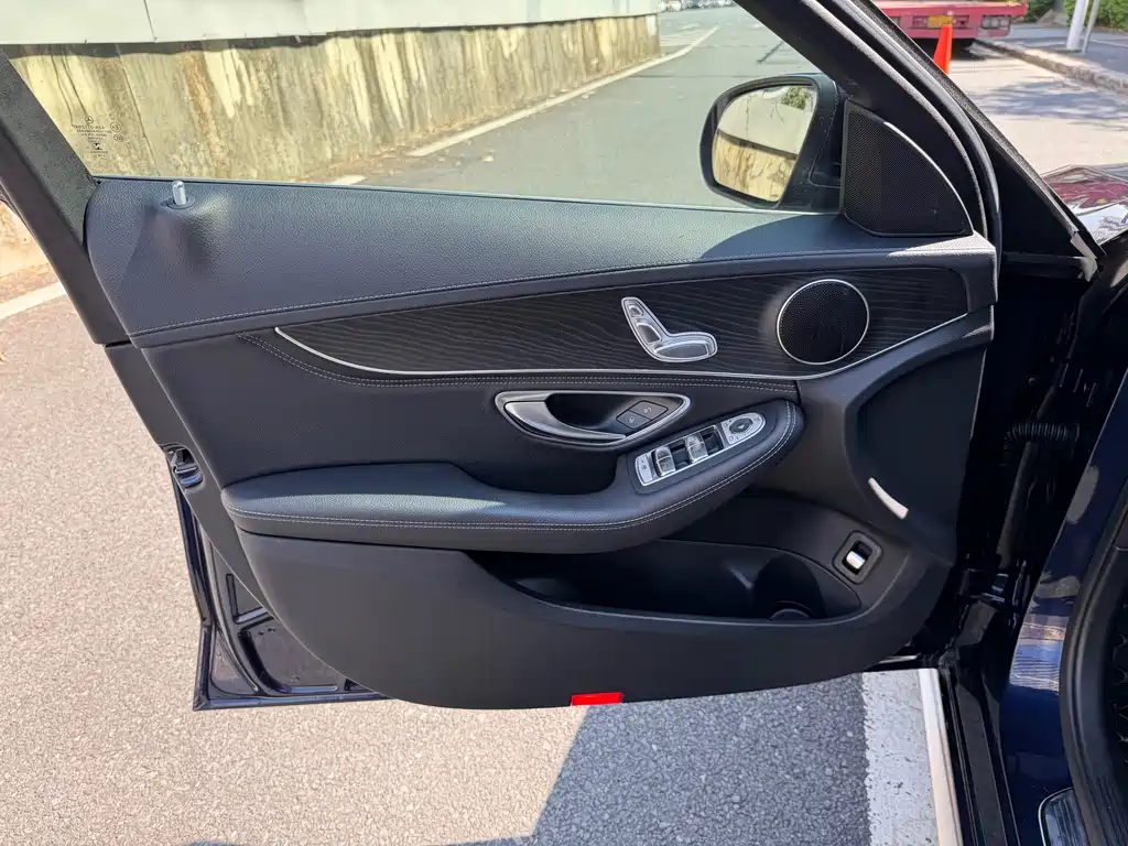 Mercedes-Benz C-Class — миниатюра 12