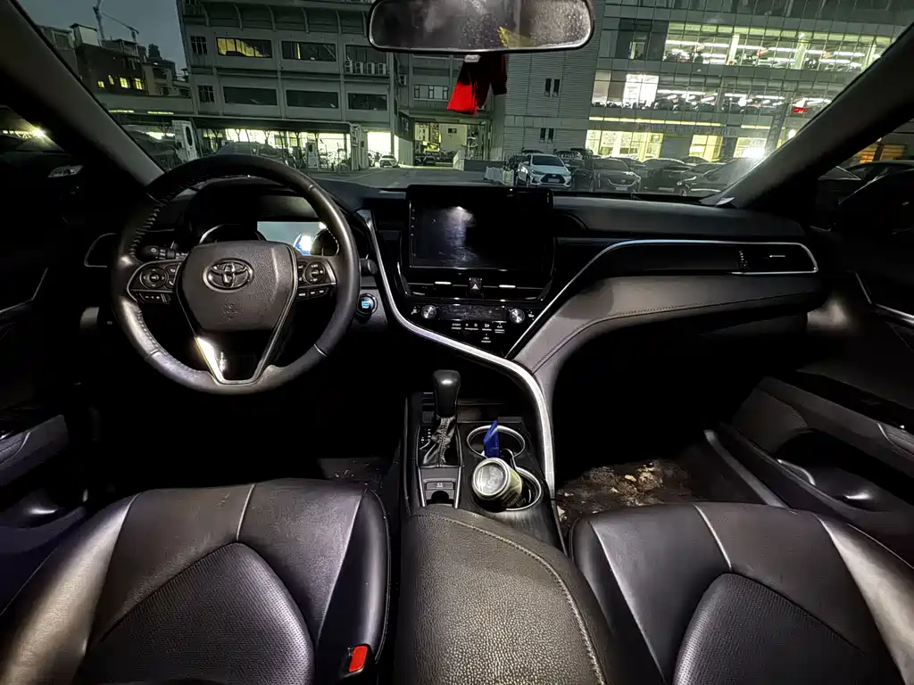 Toyota Camry — миниатюра 10