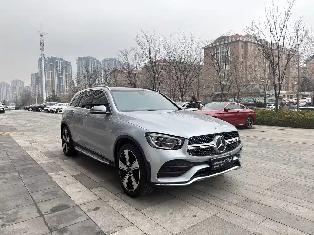 MERCEDES-BENZ GLC