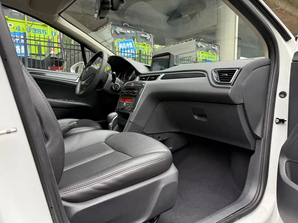 Peugeot 308 — миниатюра 9