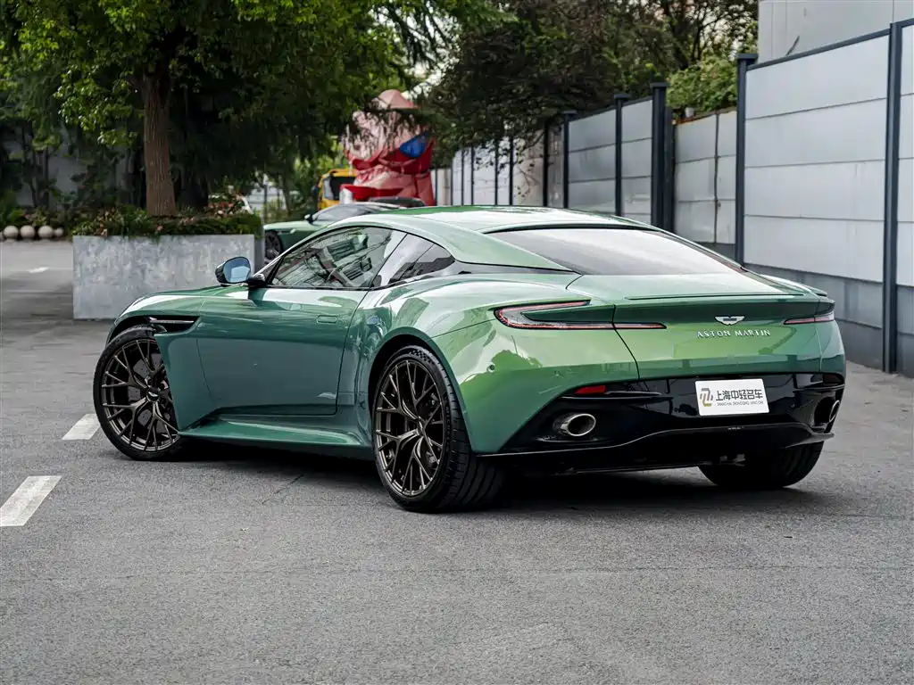 ASTON MARTIN DB12