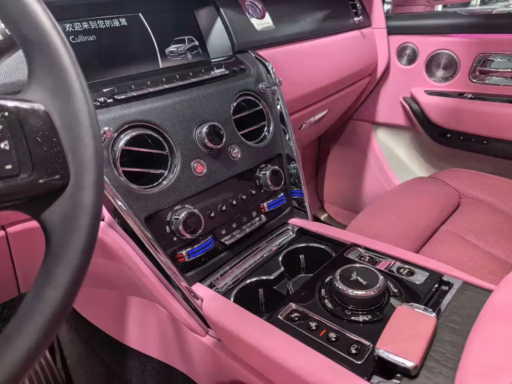 Rolls-Royce Cullinan 2018 мест