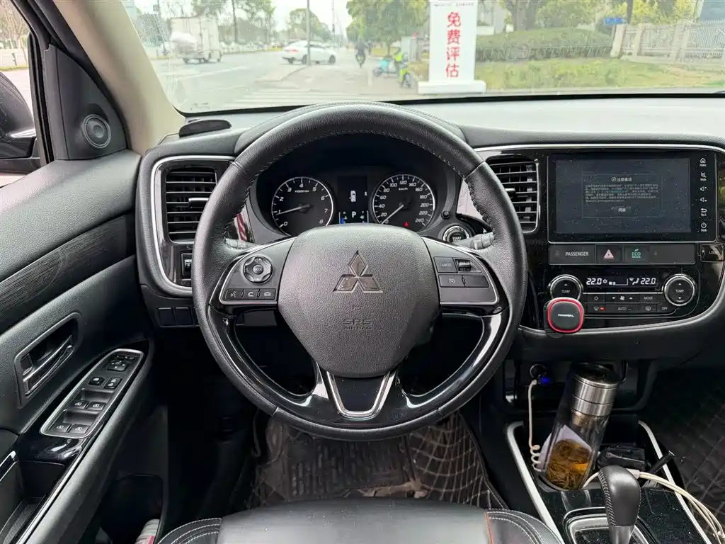 MITSUBISHI OUTLANDER