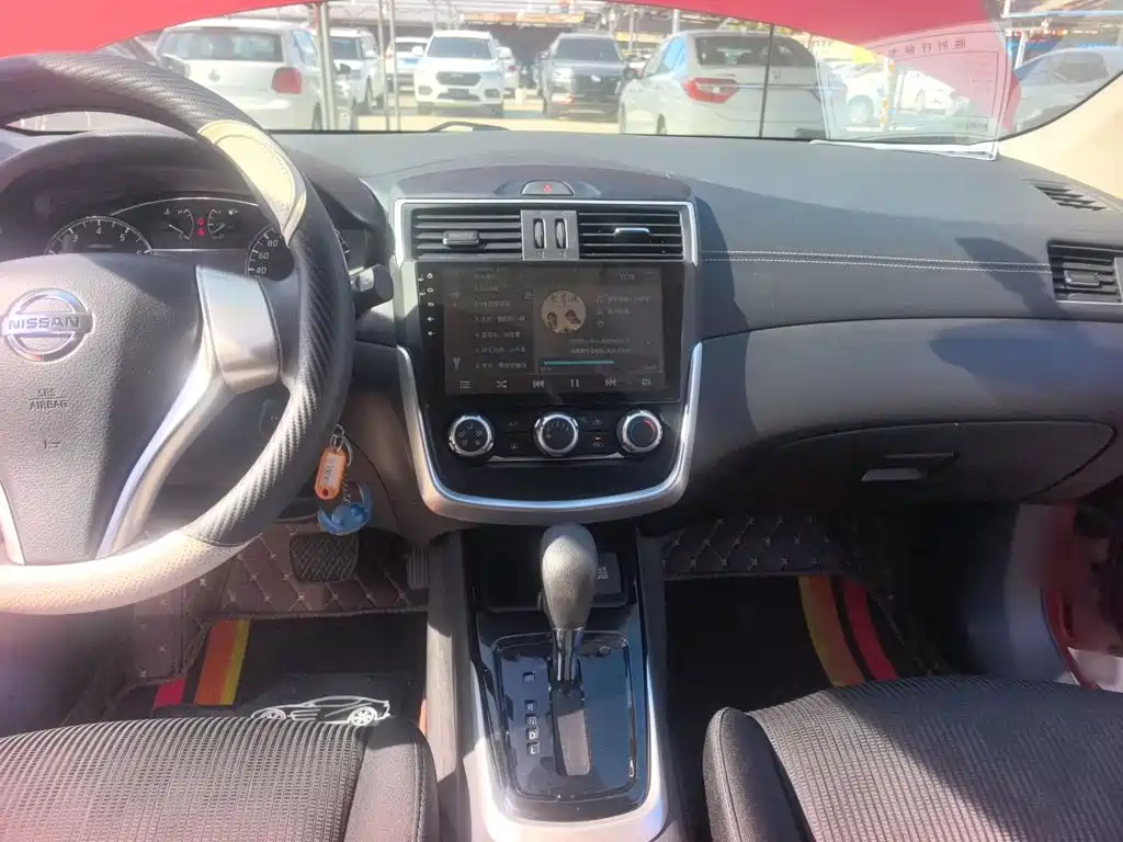 Nissan Tiida — миниатюра 8
