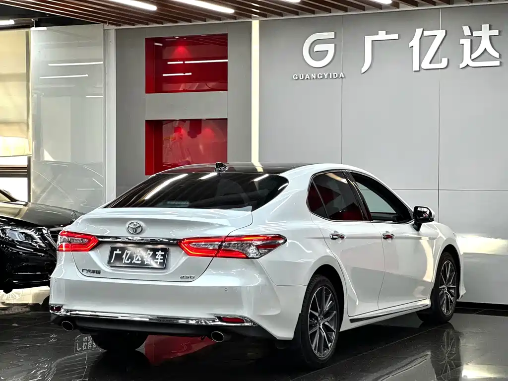 Toyota Camry — миниатюра 15