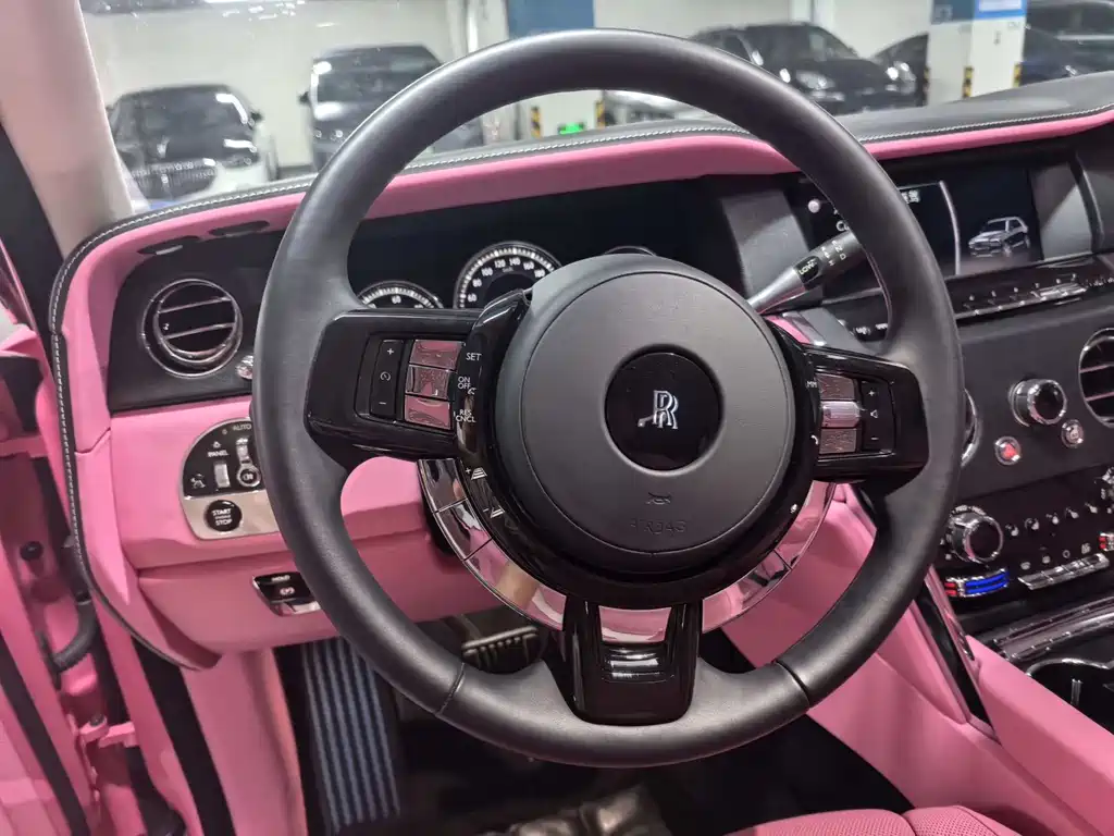Rolls-Royce Cullinan 2018 мест