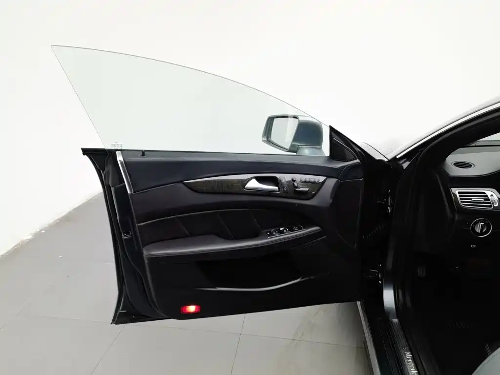 Mercedes-Benz CLS — миниатюра 8