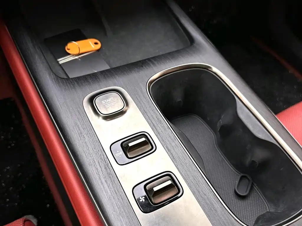 Xiaomi SU7 — миниатюра 9
