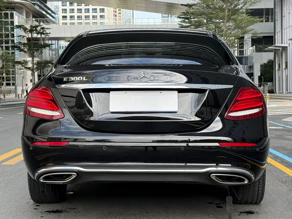 Mercedes-Benz E-Class — миниатюра 20