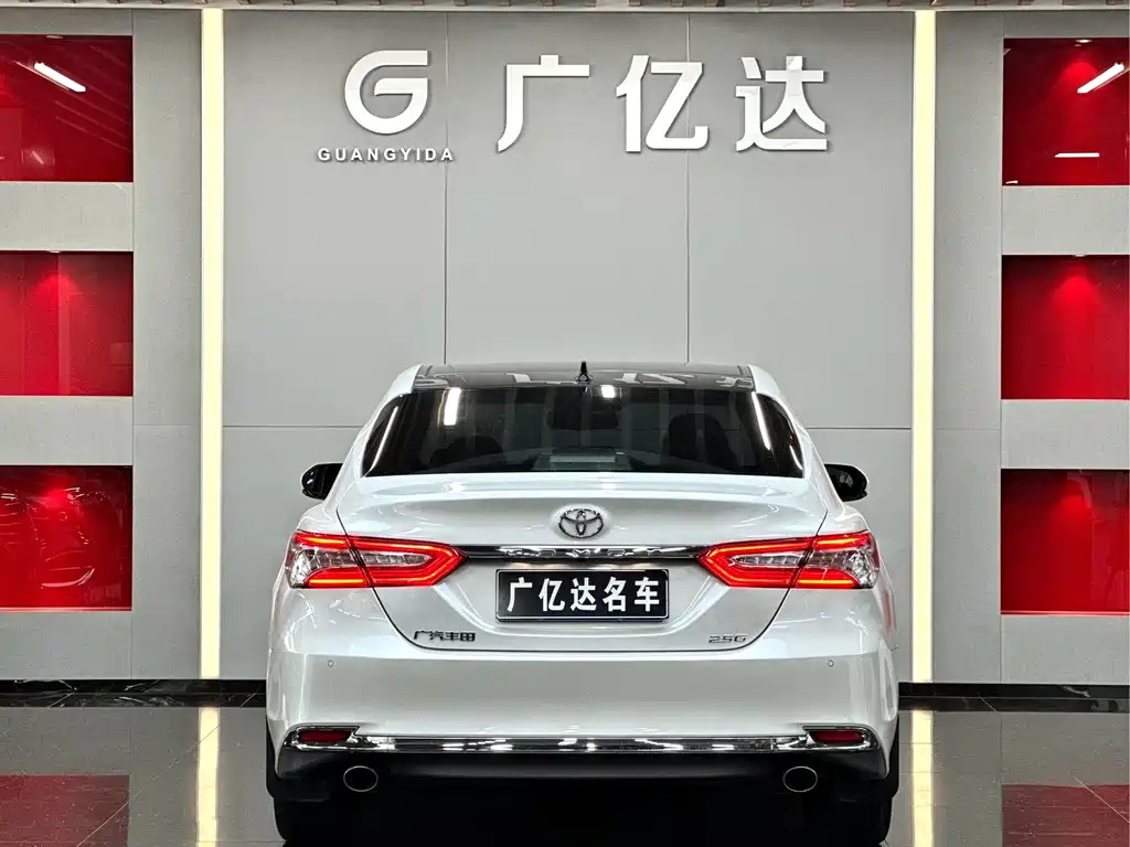 Toyota Camry — миниатюра 14