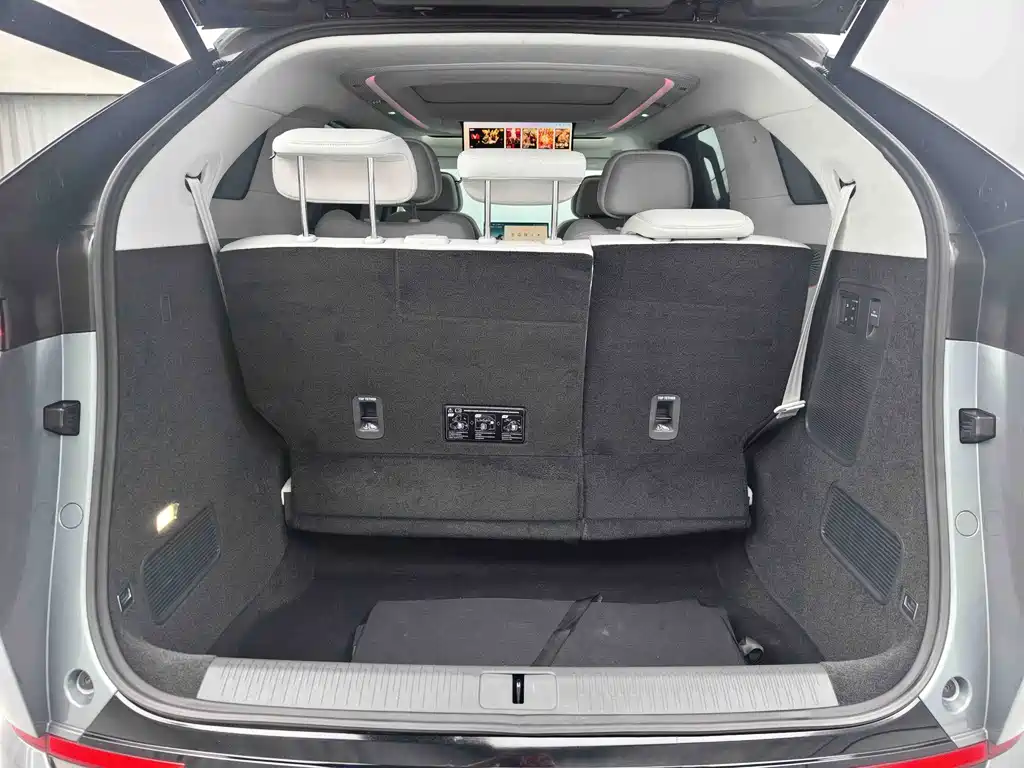 XPeng X9 — миниатюра 3