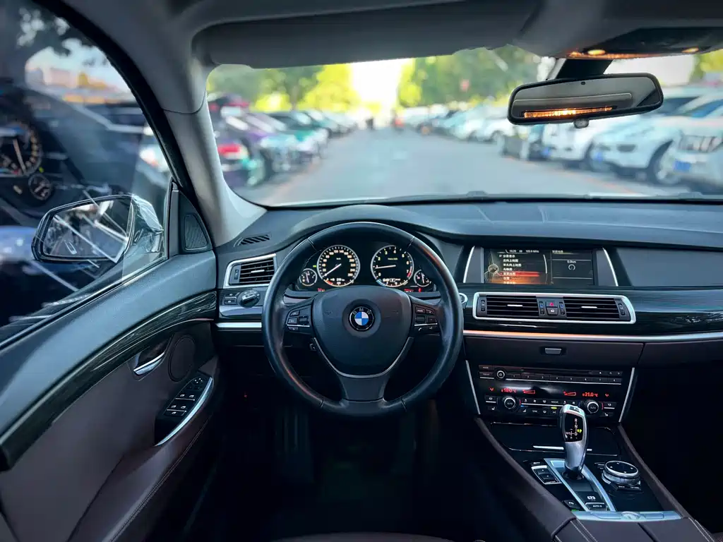 BMW 5 Series GT — миниатюра 11