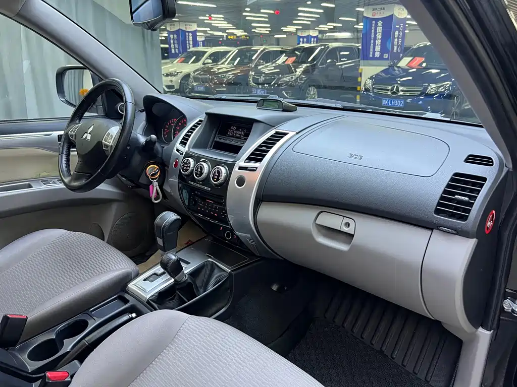 Mitsubishi Pajero Sport — миниатюра 11