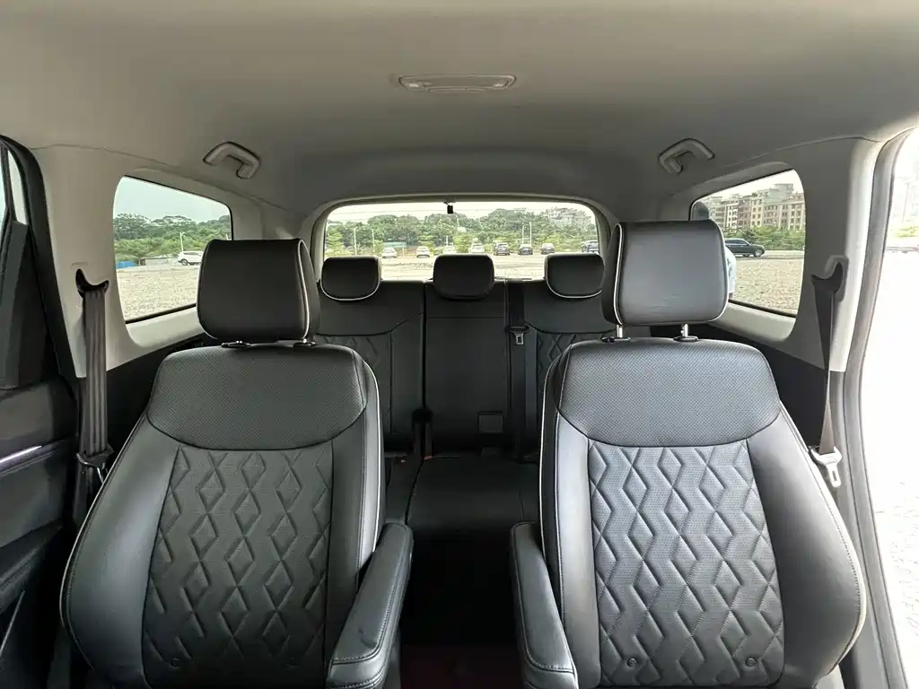 Wuling Jiachen — миниатюра 9