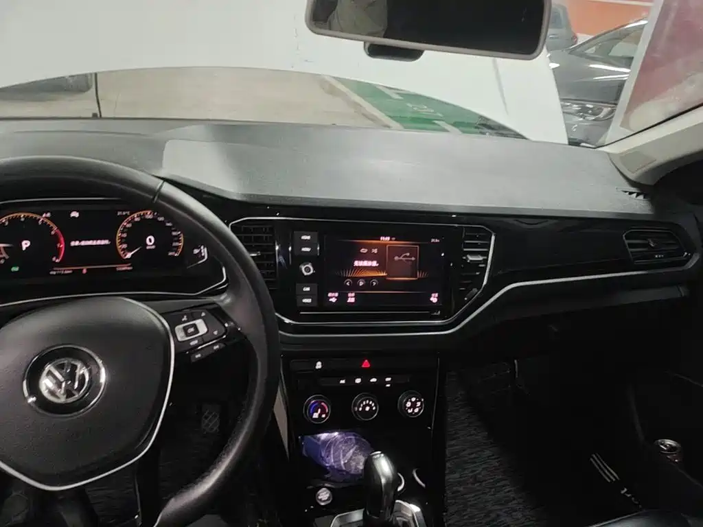 Volkswagen T-Roc — миниатюра 10