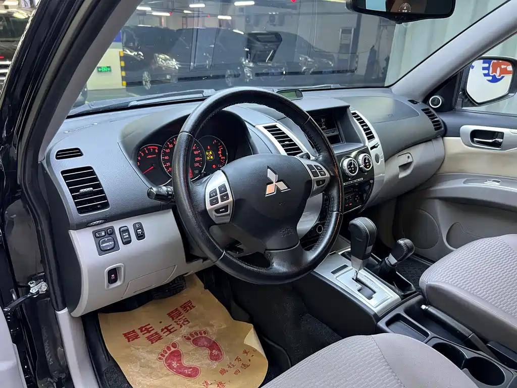 Mitsubishi Pajero Sport — миниатюра 9