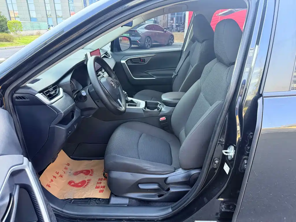 Toyota RAV4 — миниатюра 13