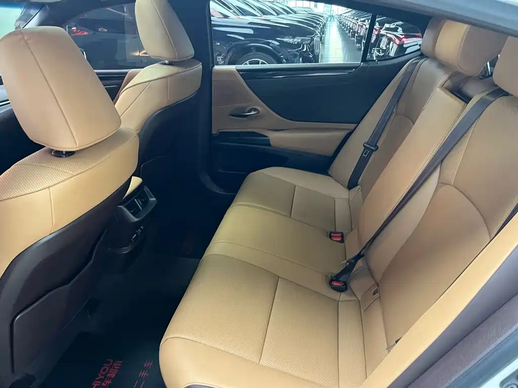 Lexus ES — миниатюра 10