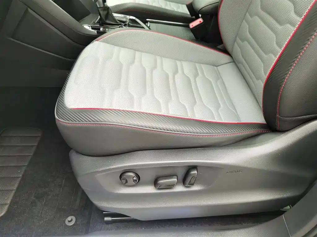 VOLKSWAGEN TIGUAN L NEW ENERGY