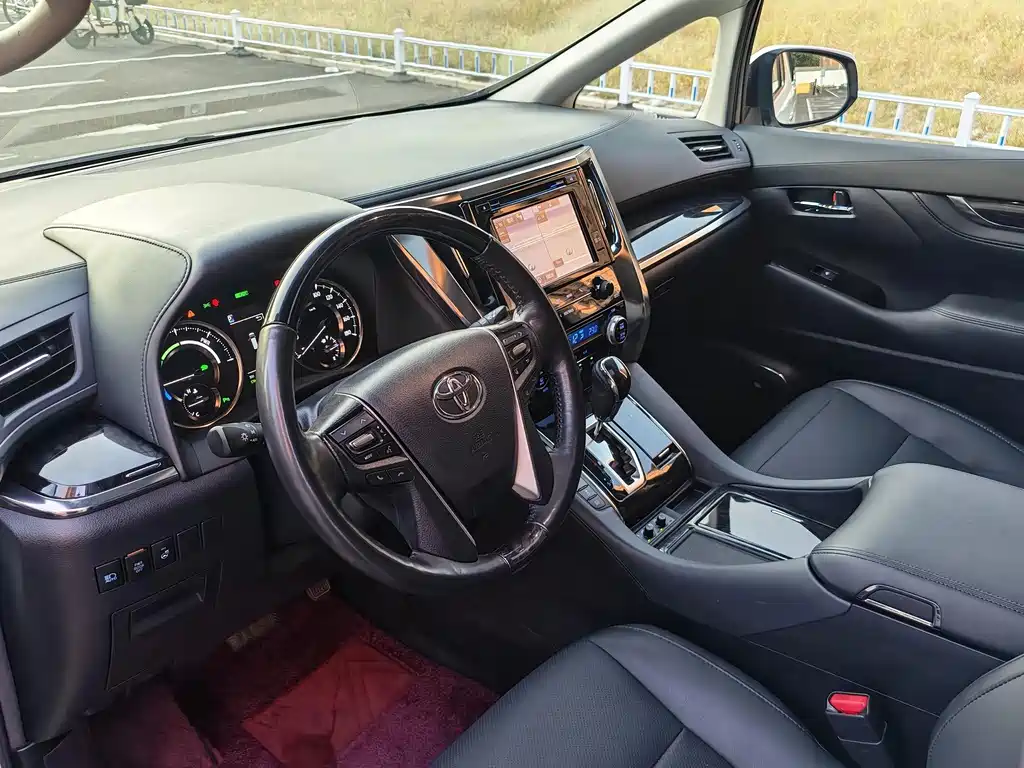 Toyota Vellfire — миниатюра 6