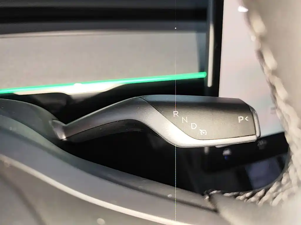 Tesla Model Y — миниатюра 14