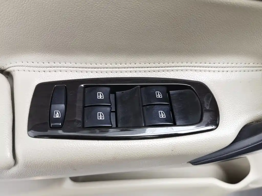 Renault Koleos (Import) — миниатюра 9