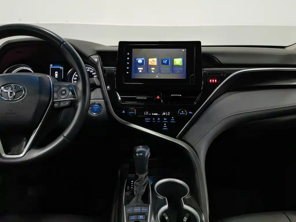 Toyota Camry — миниатюра 12