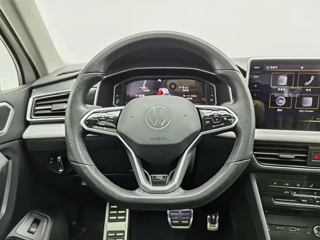Volkswagen Tiguan L — миниатюра 11