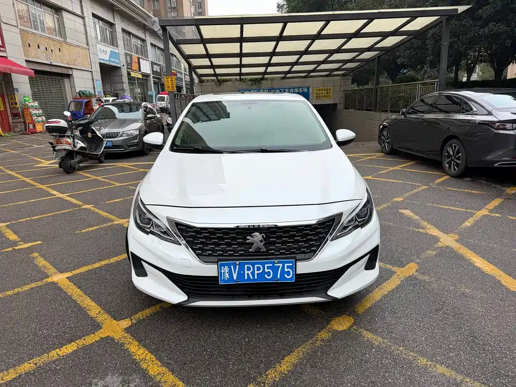 PEUGEOT 408