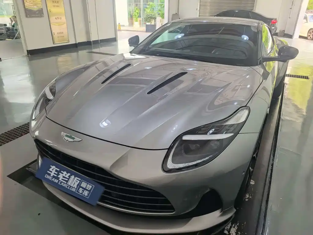 Aston Martin DB12