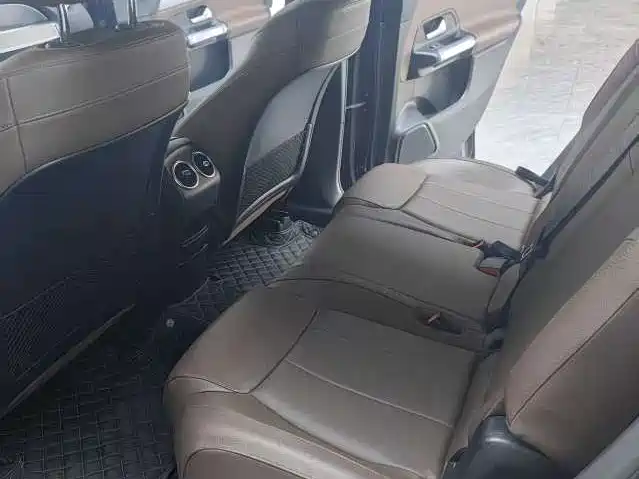 Mercedes-Benz GLB — миниатюра 12