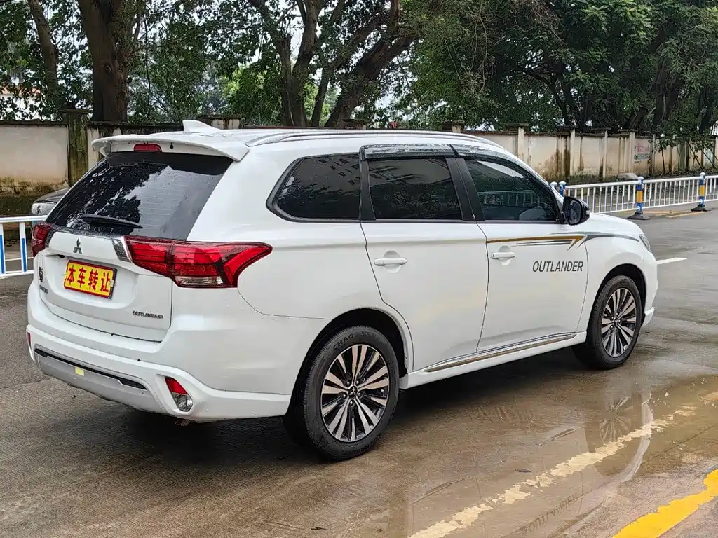Mitsubishi Outlander — миниатюра 9