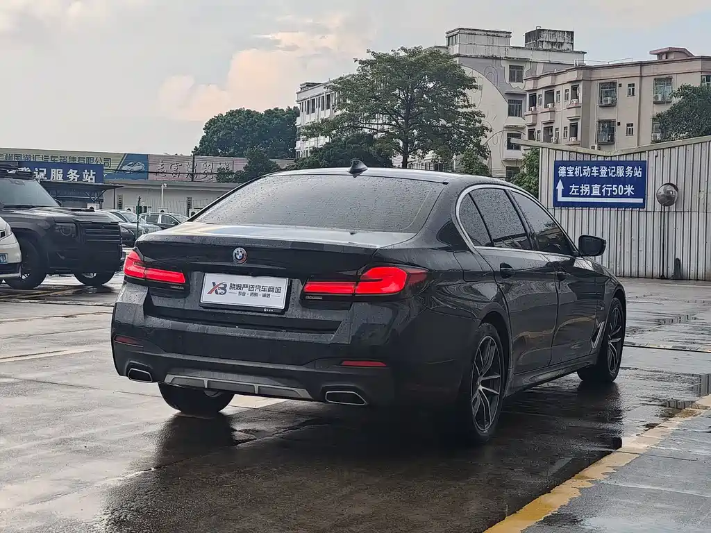 BMW 5 Series — миниатюра 7