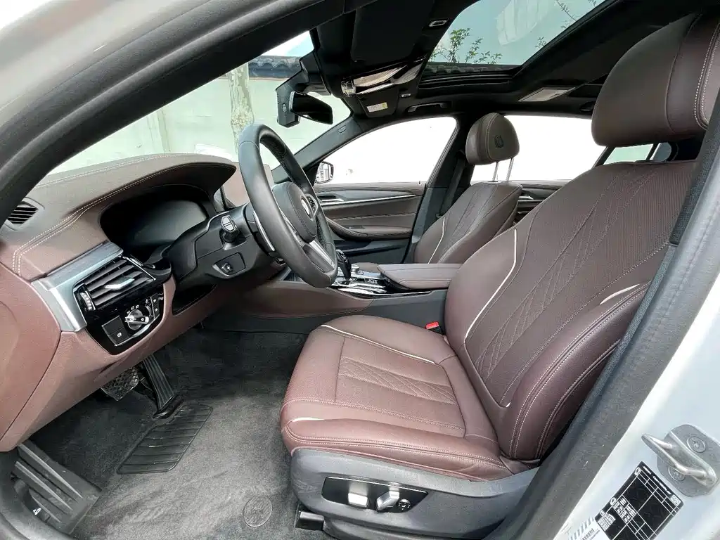 BMW 5 Series — миниатюра 9
