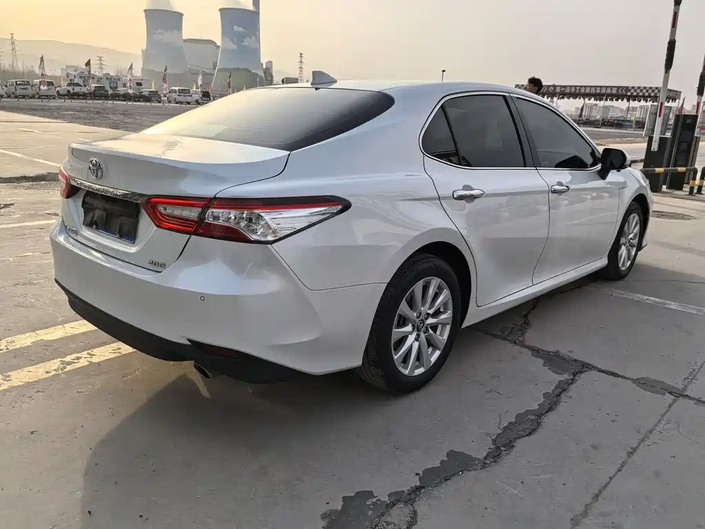 TOYOTA CAMRY