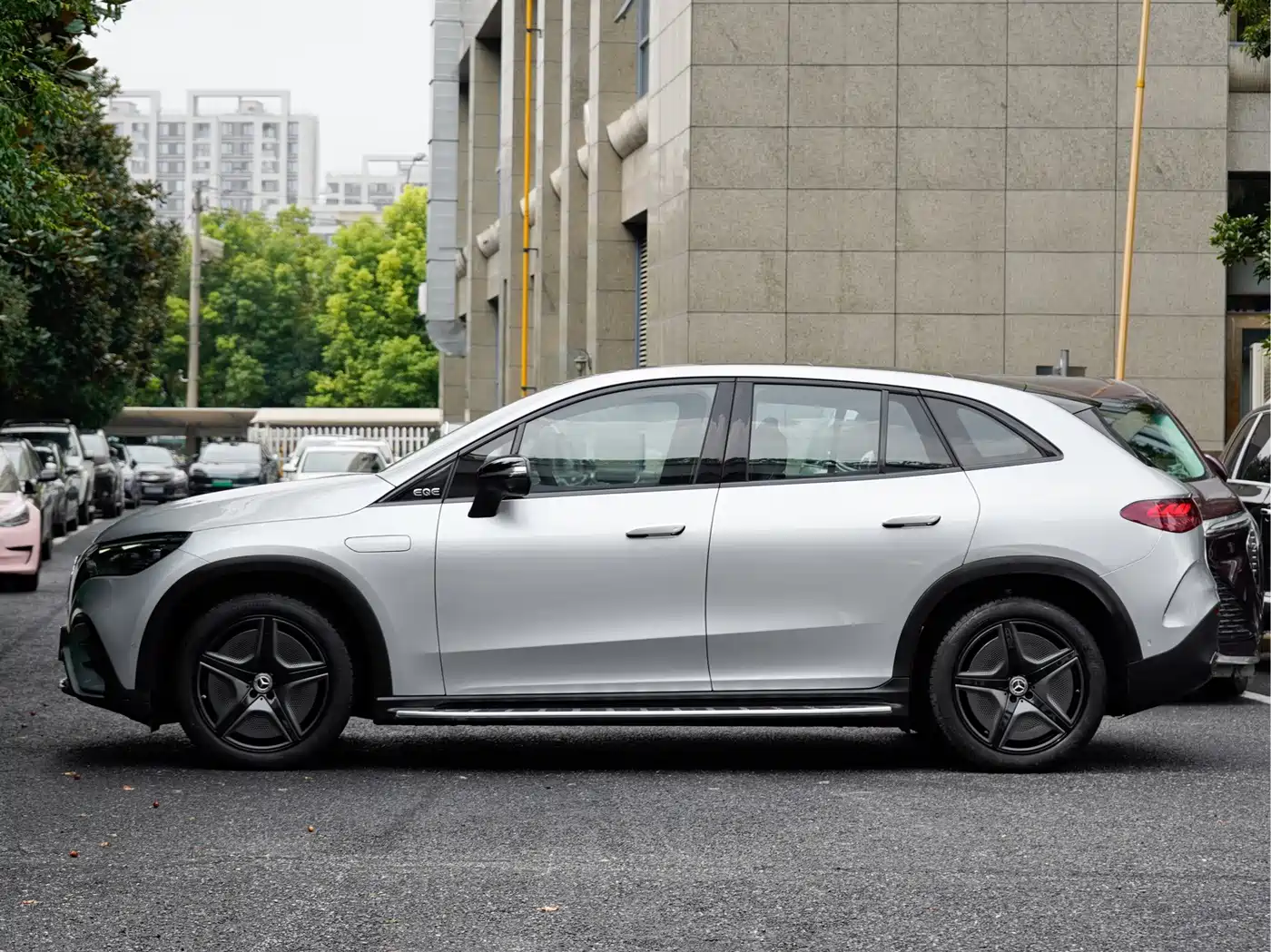 Mercedes-Benz EQE SUV