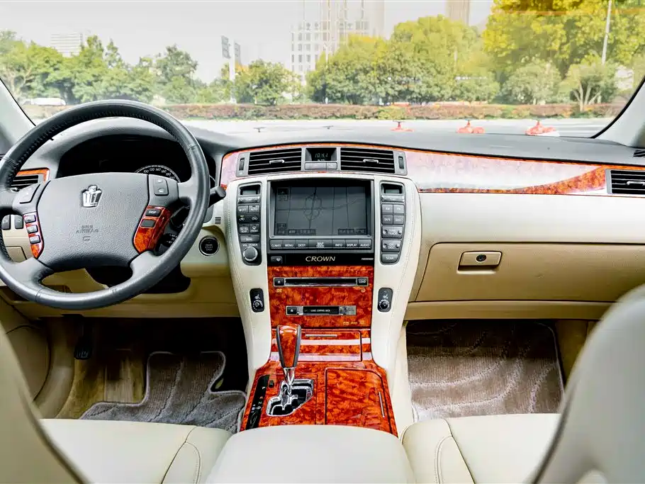 Toyota Crown — миниатюра 11