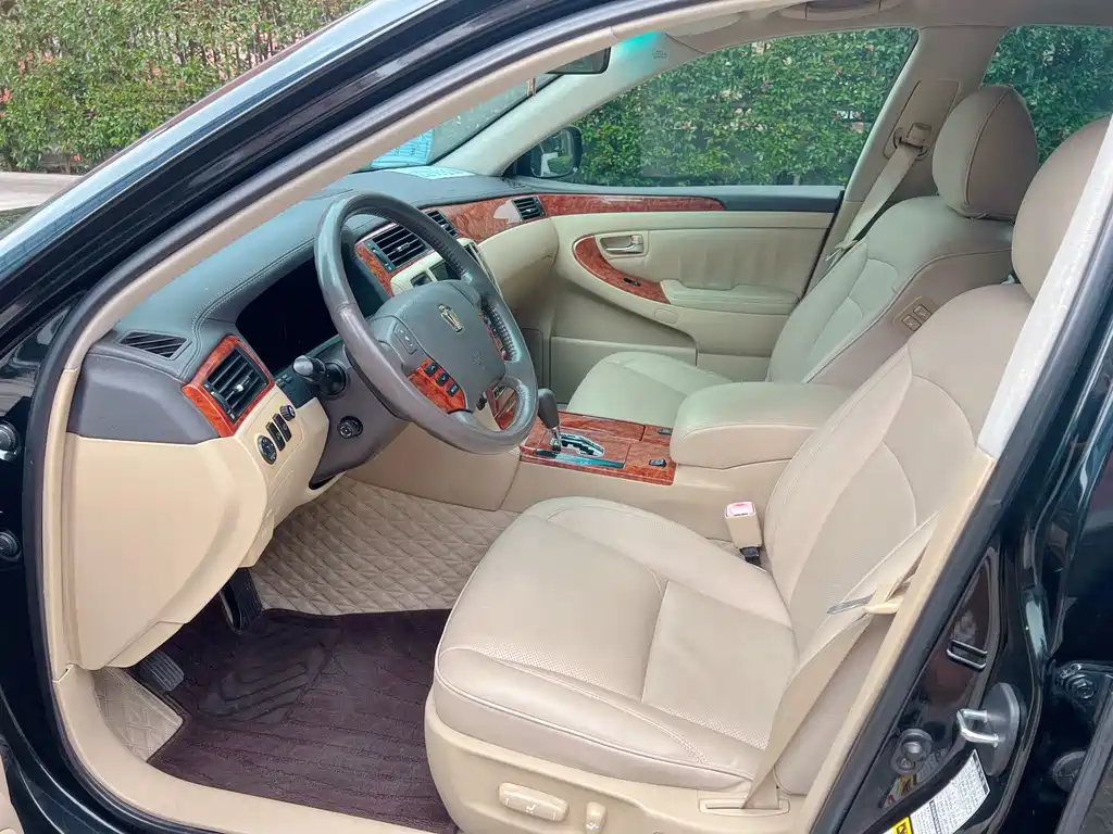 Toyota Crown — миниатюра 8