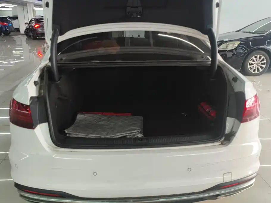 Audi A4L — миниатюра 4