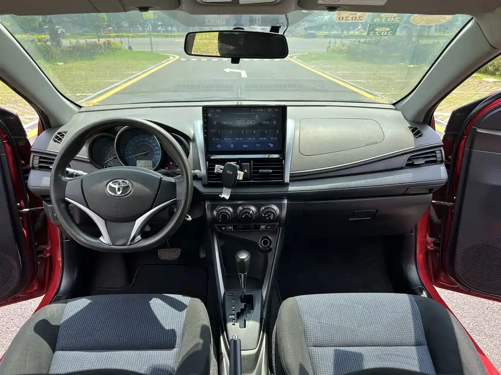 Toyota Yaris L — миниатюра 15